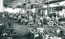 Ein Bild, das Fabrik, alt enthält.

Automatisch generierte Beschreibung